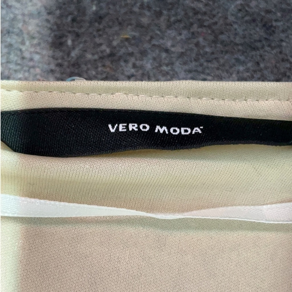 VERO MODA SILVER SEQUIN DRESS - Picture 6 of 9